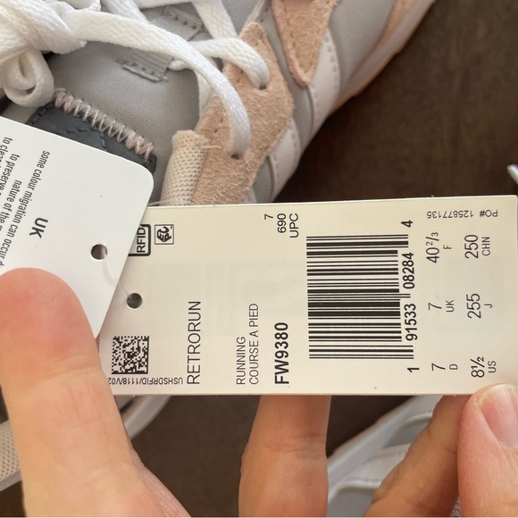 Adidas Women’s Retrorun Running Shoes - Picture 7 of 9